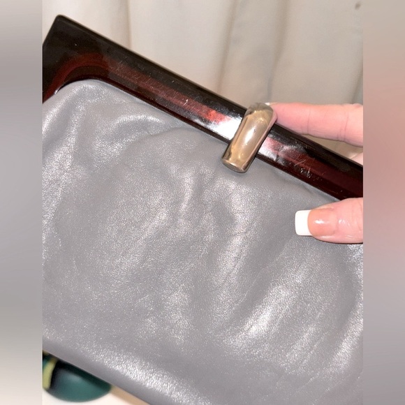 Chic Vintage Italian Leather Cutch Grey with gold kiss-lock closure - Picture 1 of 10